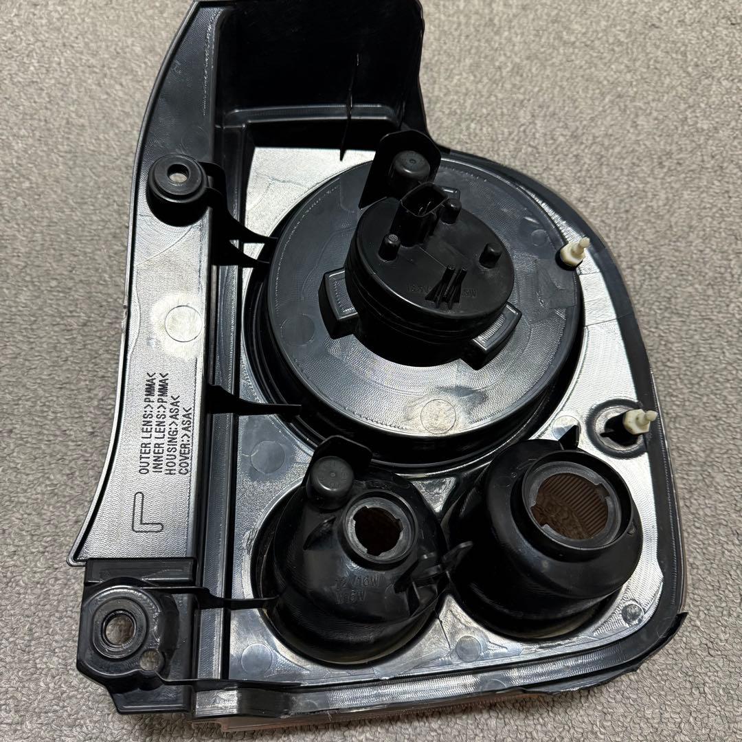 スズキ純正 アルトラパン ショコラ HE22S テールランプ左右 ジャンク扱い