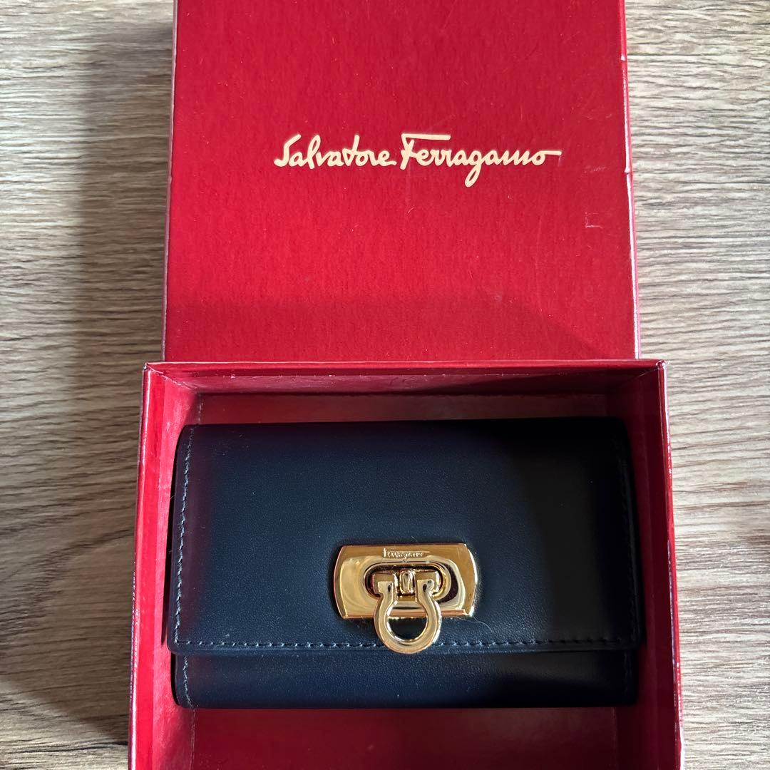 美品Salvatore Ferragamo ブラック キーケース　フェラガモ