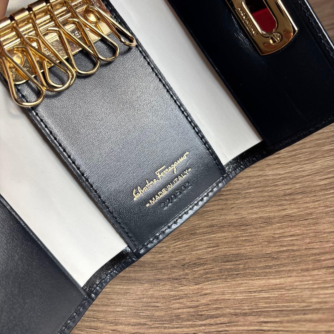美品Salvatore Ferragamo ブラック キーケース　フェラガモ