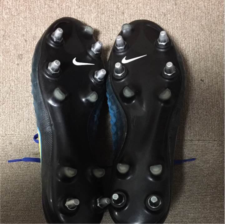 サッカースパイク NIKEマジスタオブラ