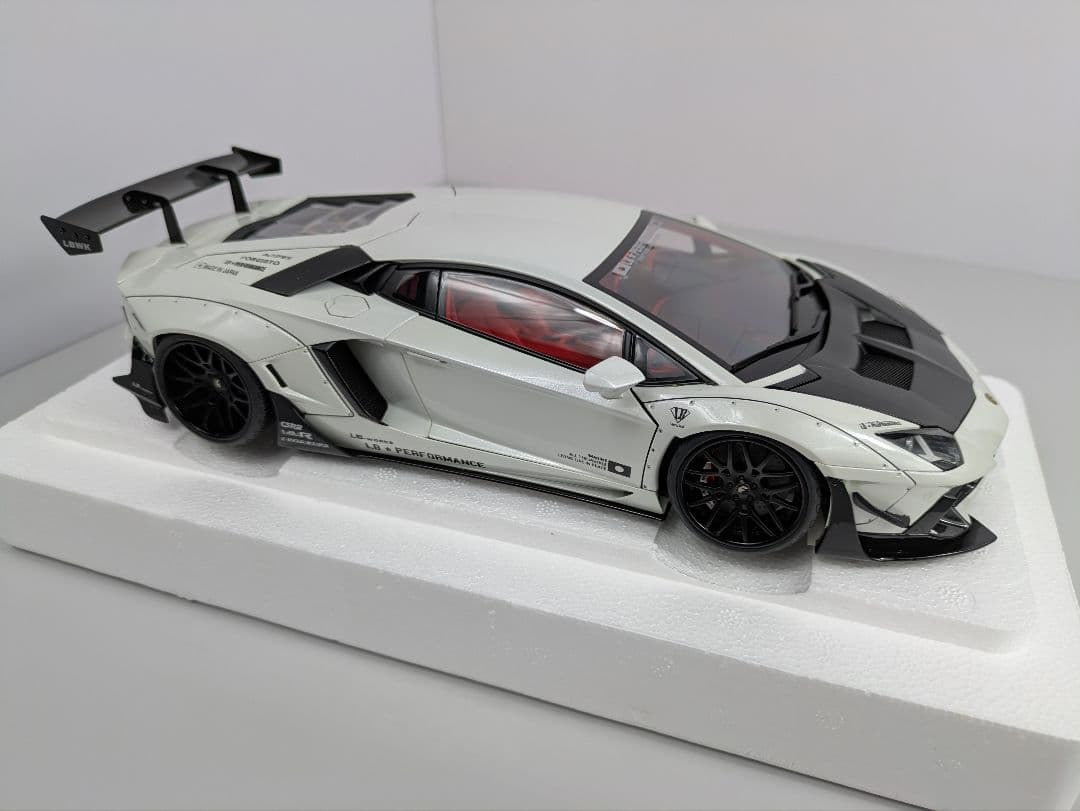 1/18 ミニカー ランボルギーニ アヴェンタドール リバティウォーク Aa