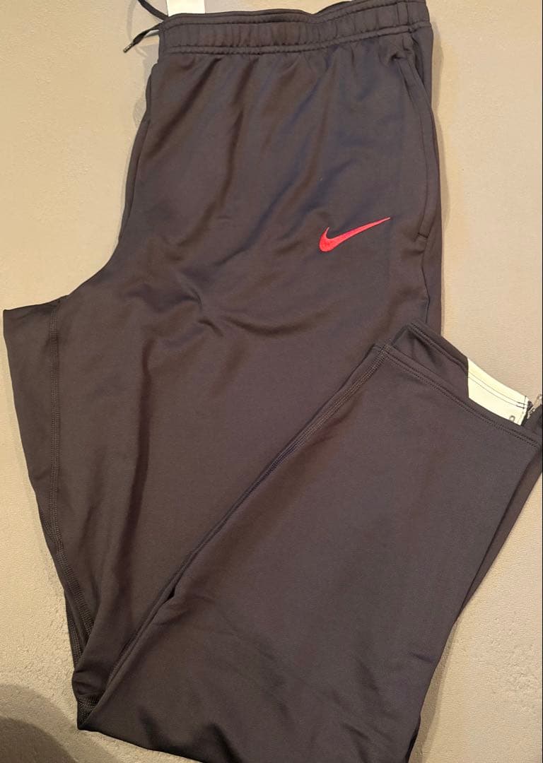 Nike リバプール　トレーニングパンツ
