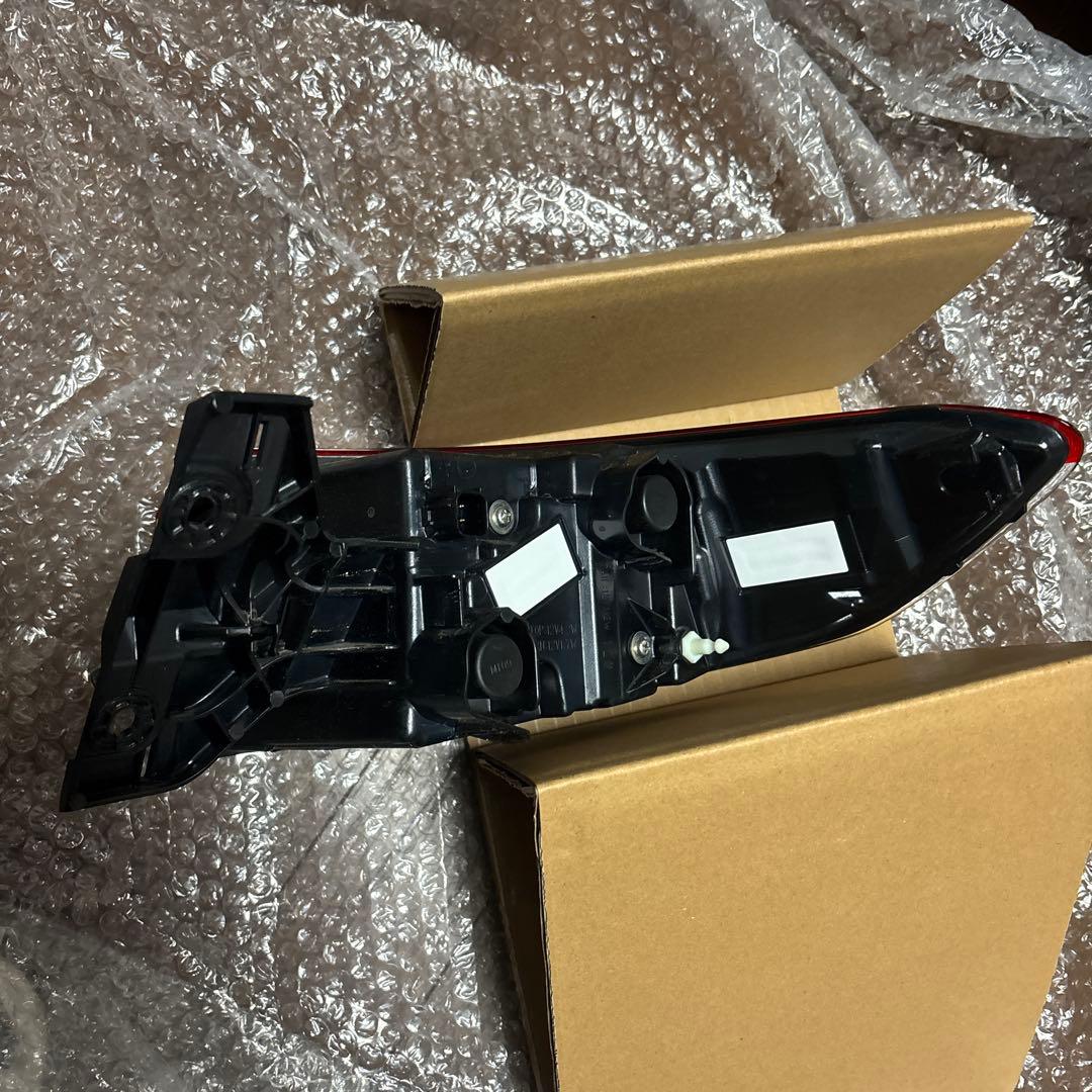現行ベゼル　左LEDテールランプ