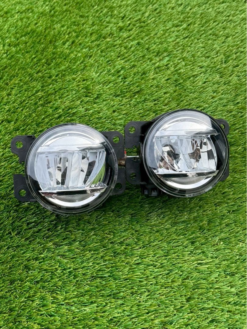 スズキ　フロントフォグランプ 左右 LED 純正