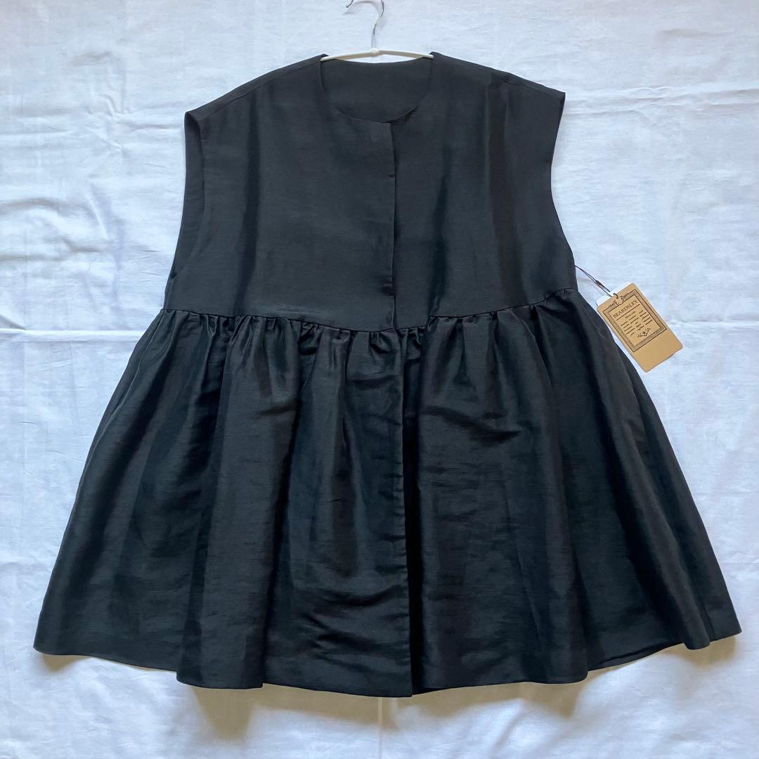 新品タグ付　BEARDSLEY ギャザージレ　黒　セレモニー