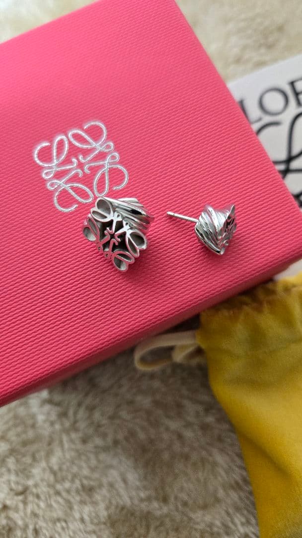 LOEWE⭐ロゴピアス(片耳)