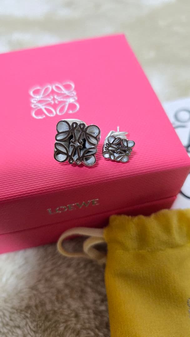 LOEWE⭐ロゴピアス(片耳)