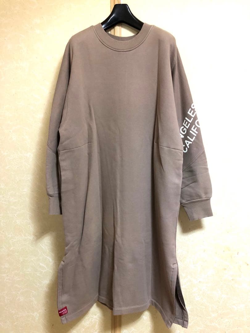 ☆ミルクフェド☆超美品♪大人気完売スリーブ＆バックロゴロングスウェットワンピBE