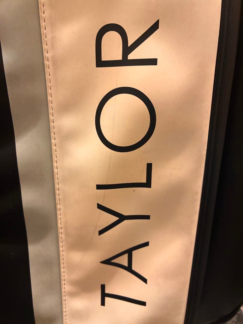 Taylor Made キャスター付きキャディバッグ