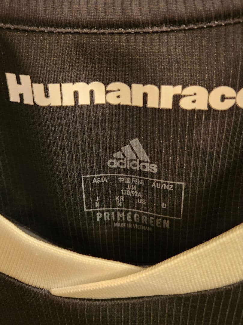 adidasリアル・マドリードx HUMAN RACEジャージ