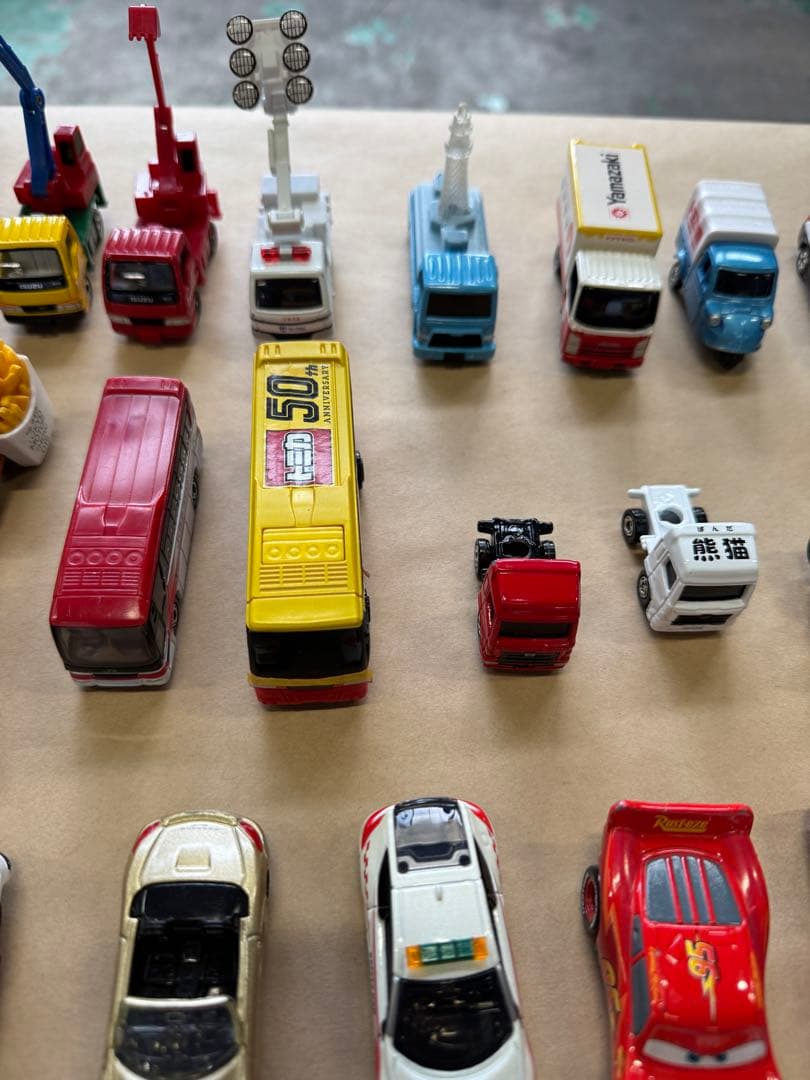 トミカ等　ミニカーまとめ売り　67個