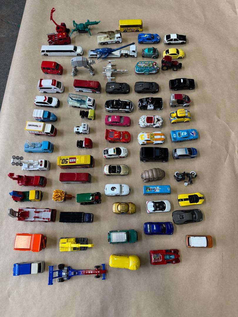 トミカ等　ミニカーまとめ売り　67個