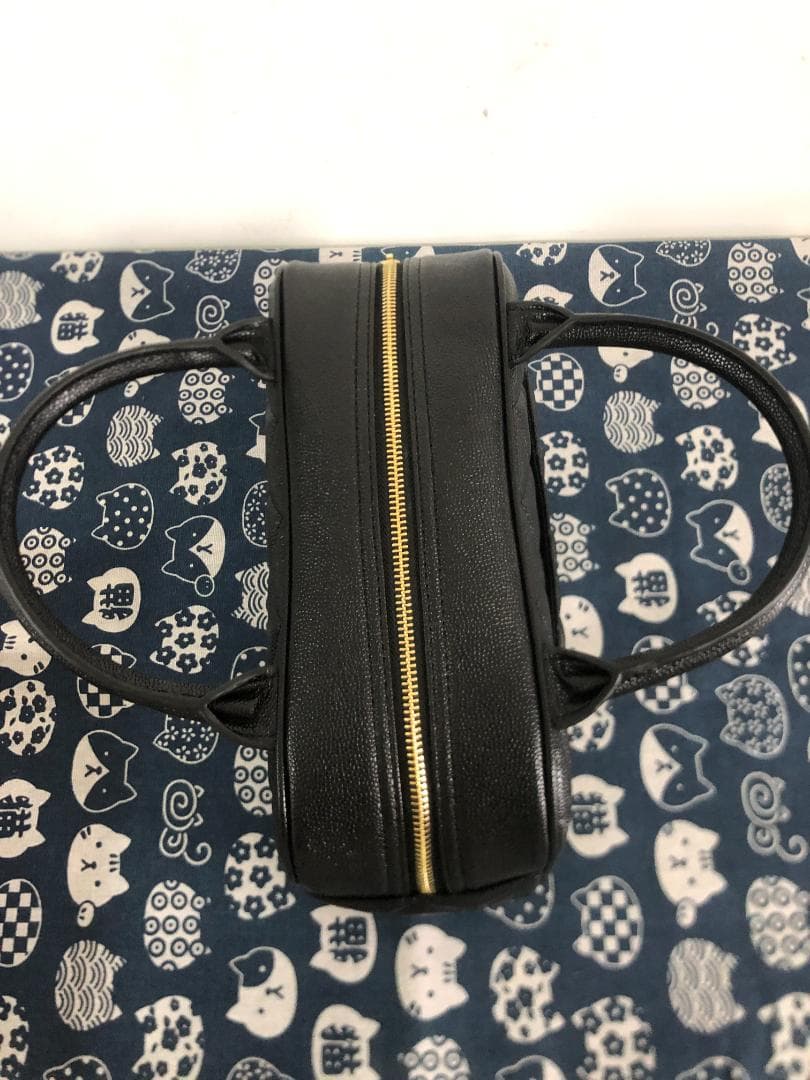 バッグ　ビッグlogo ハンドバッグ　レザー　高級感　バッグ　超美品 未使用
