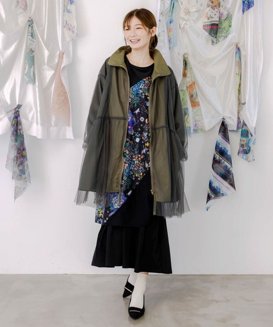 新品タグ付 イズスカラー　553228：花蝶刺繍チュール重ねロングブルゾン