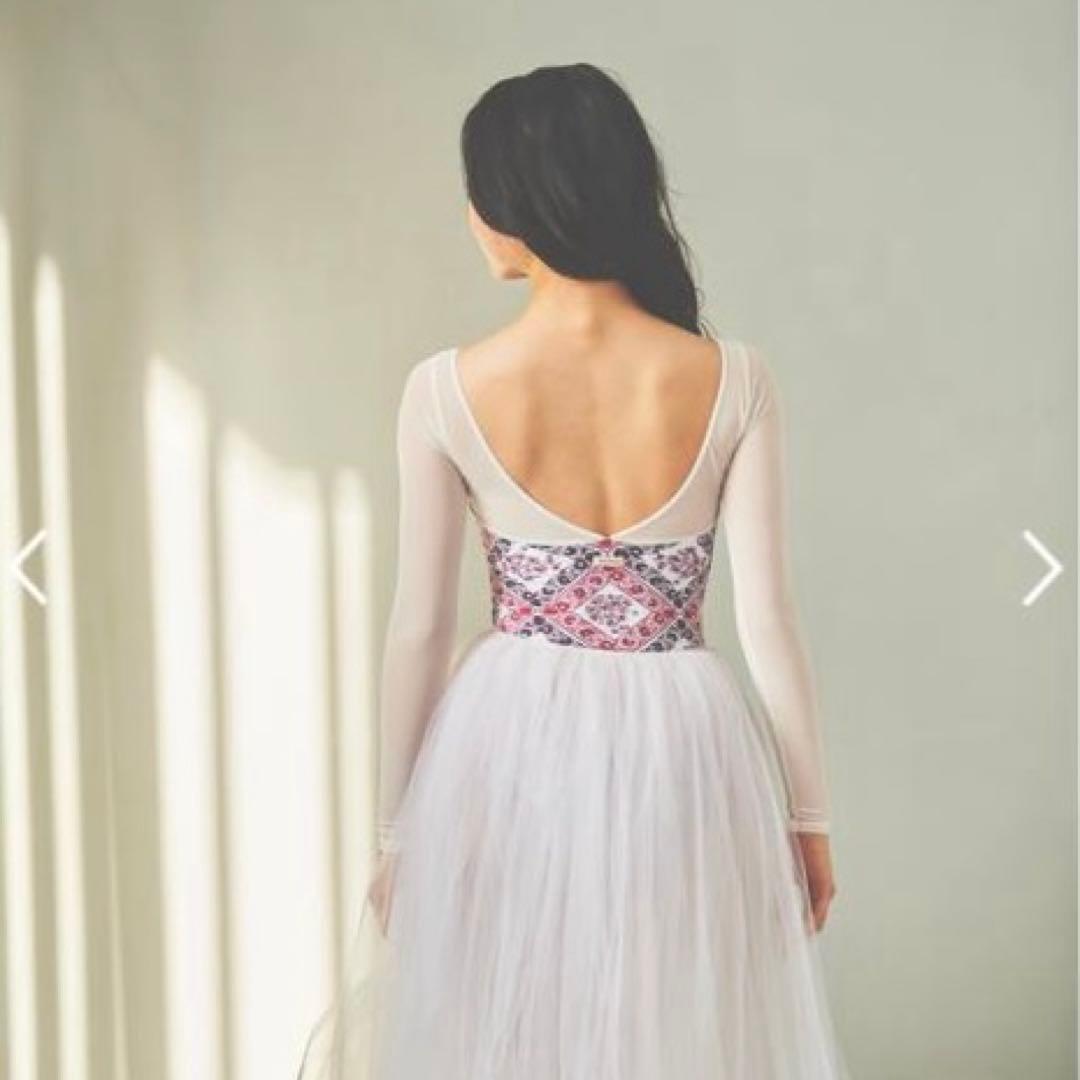 【美品】スティナ stina バレエ　レオタード　Mサイズ　アザレピンク