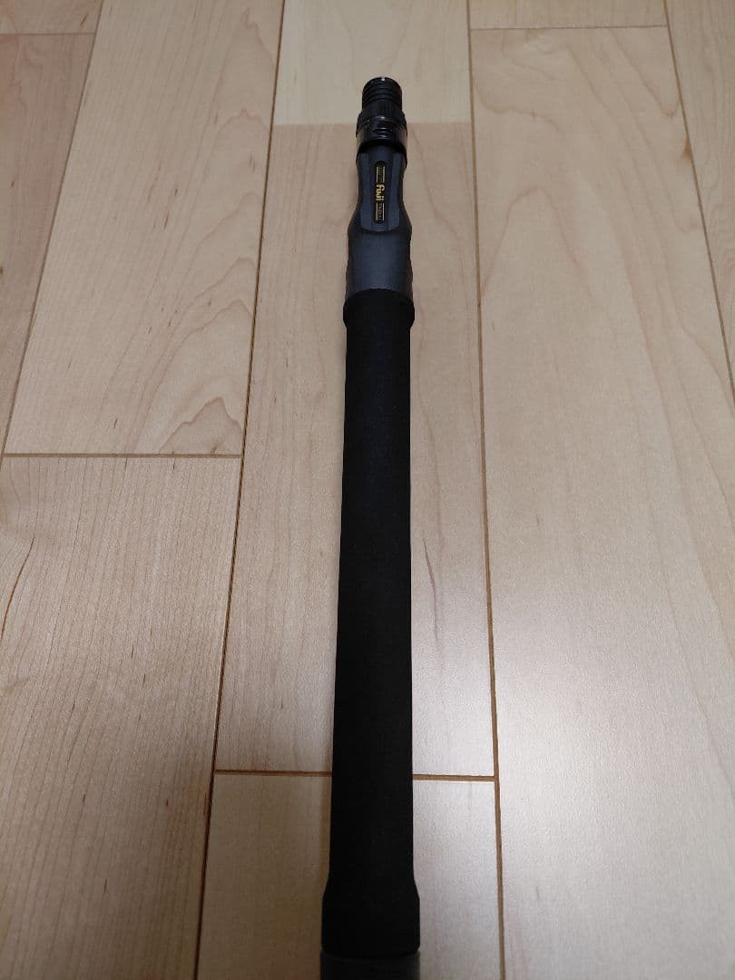 ボンバダ　トゥッカーノ57 ソリッドカーボン　純正グリップ