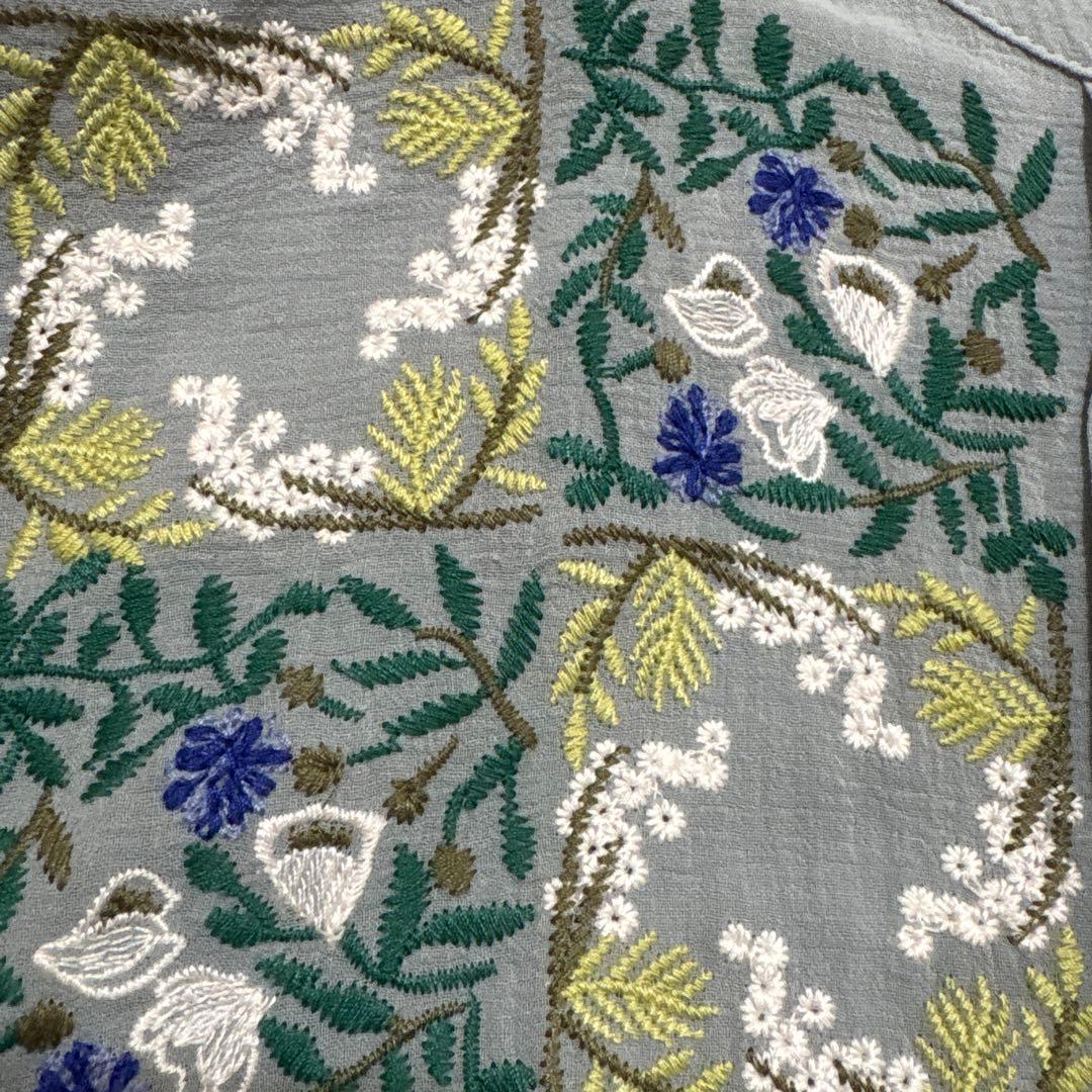 新品同様スーパーハッカ　コットンシフォンブロックフラワー刺繍ピンタックワンピース