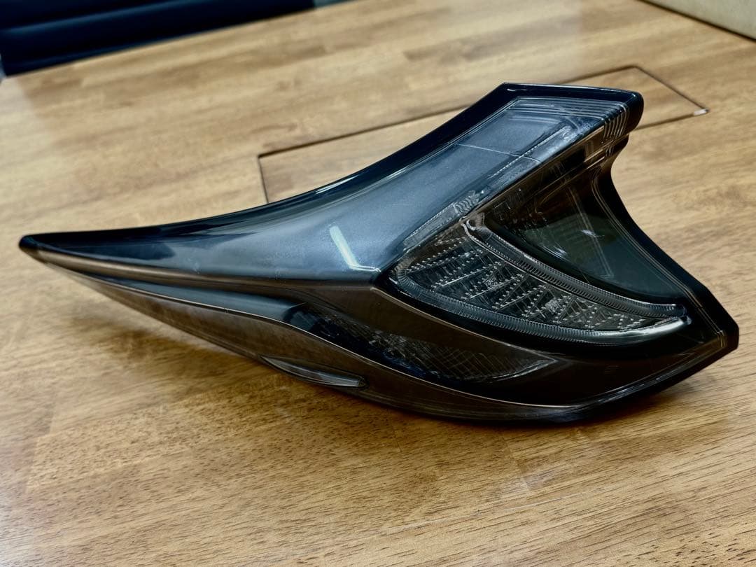 最終値下げトヨタ　50 52 プリウス　PHV GR スポーツ　テールライト