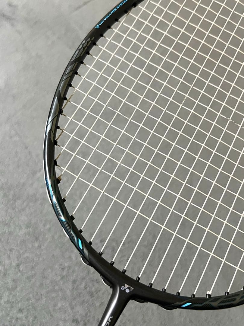 YONEX ボルトリック zフォースⅡ 4UG5