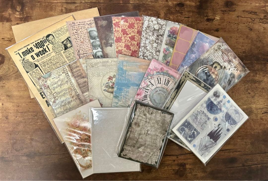コラージュ素材　紙ものまとめ売り　60サイズぱんぱん