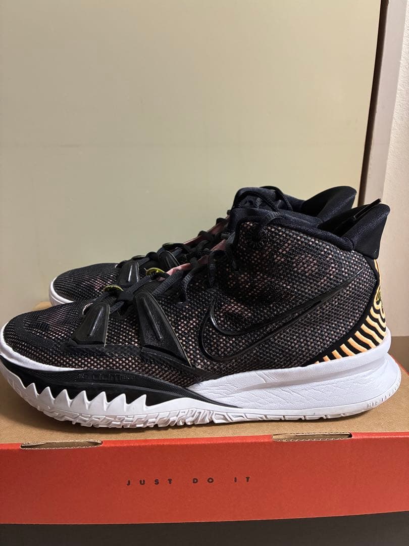 シューズ(男性用) NIKE Kyrie 7