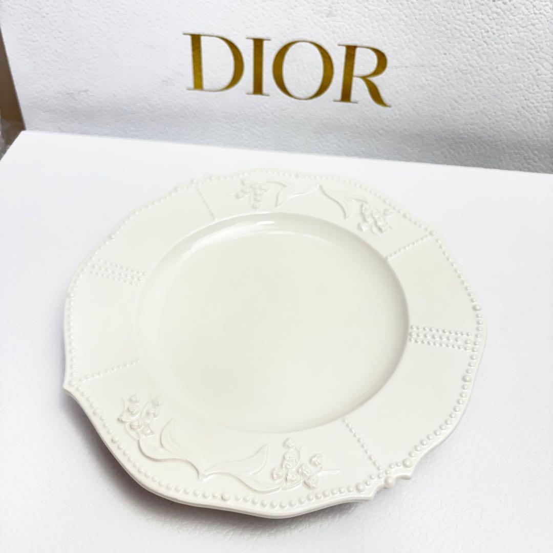 新品 DIOR 定価1.9万 デザートプレート 21cm