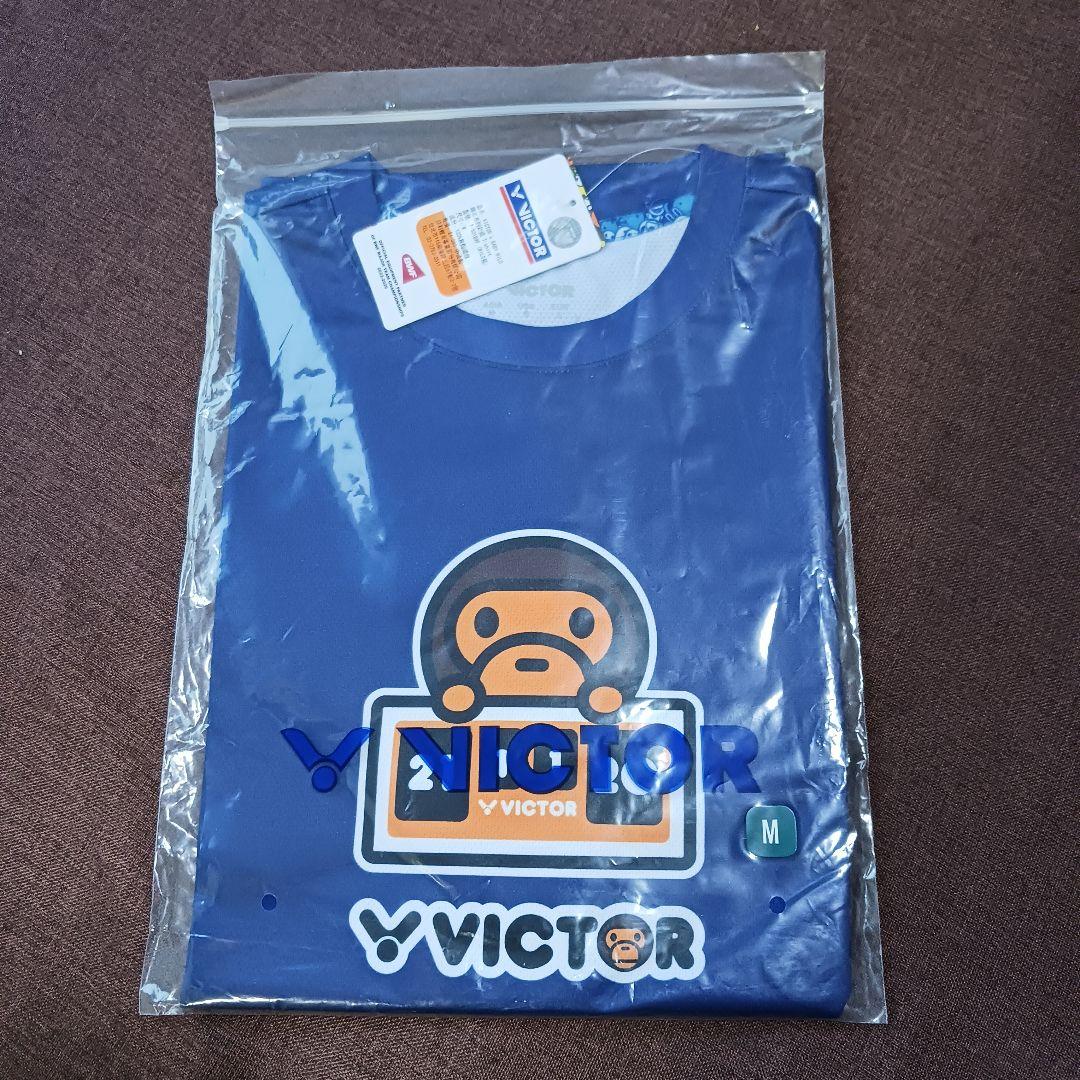 VICTOR x BABY MILO STORE® 　青Tシャツ　M