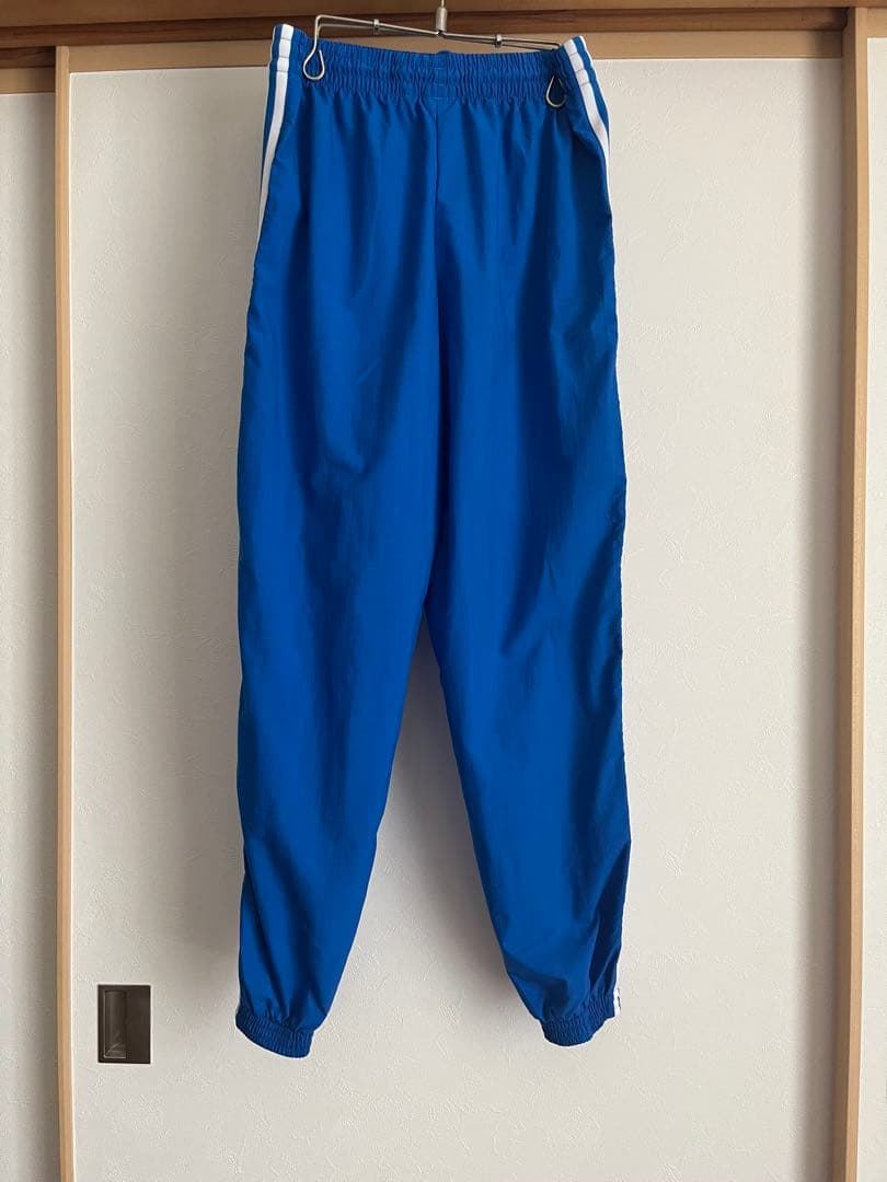 adidas トレーニングパンツ　レディースLサイズ ３本ライン　ナイロンパンツ