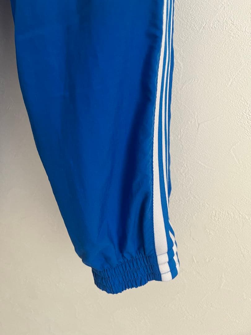 adidas トレーニングパンツ　レディースLサイズ ３本ライン　ナイロンパンツ
