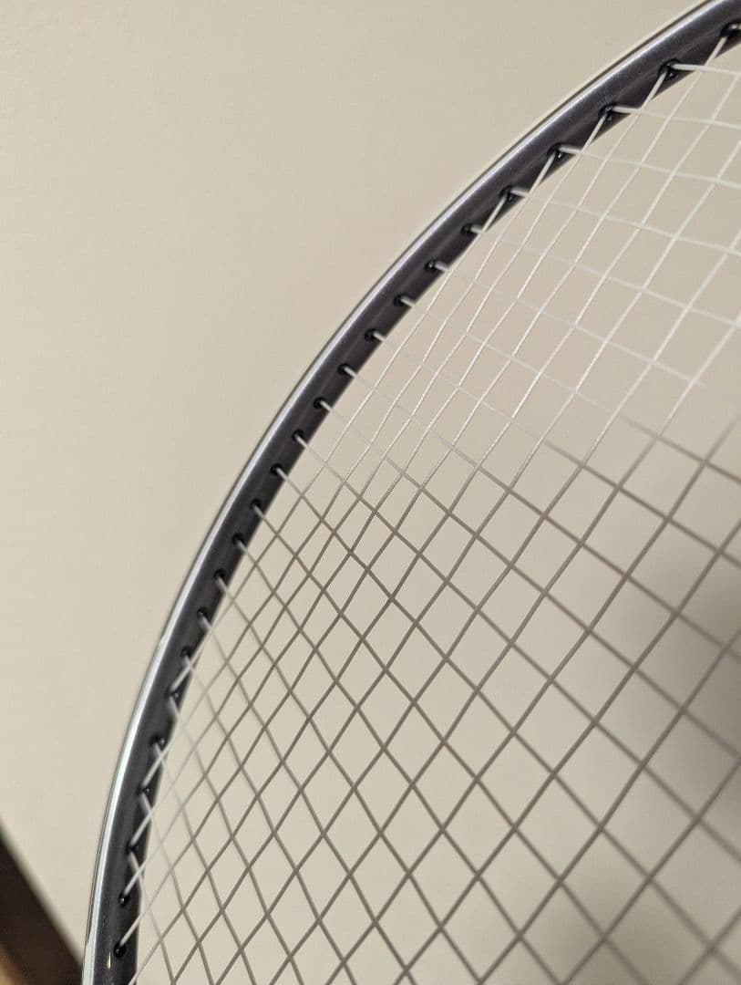 美品中古　２０２４年版　YONEX Carbonex 20 バドミントンラケット
