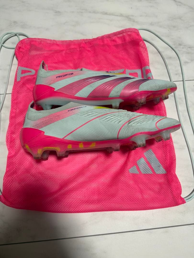 サッカースパイク　アディダス　プレデター　エリート　レースレス　FG 28cm