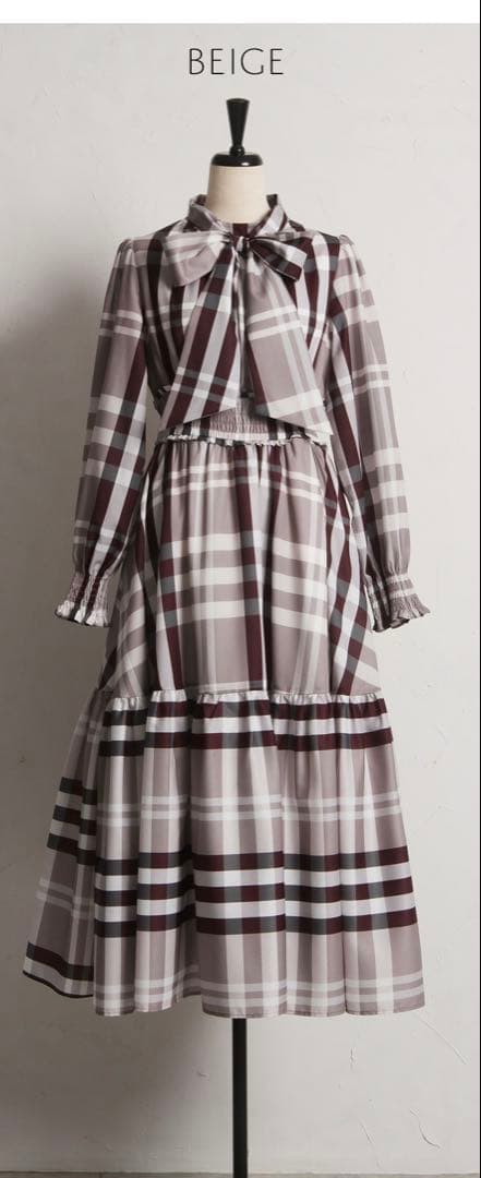 ベージュ ビックボウタイリボン付きチェック柄シャーリングワンピース tocco