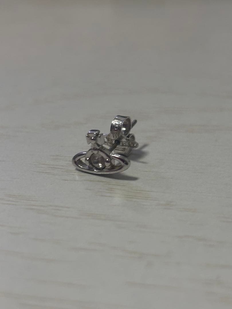 ヴィヴィアン　NANO SOLITAIRE ピアス