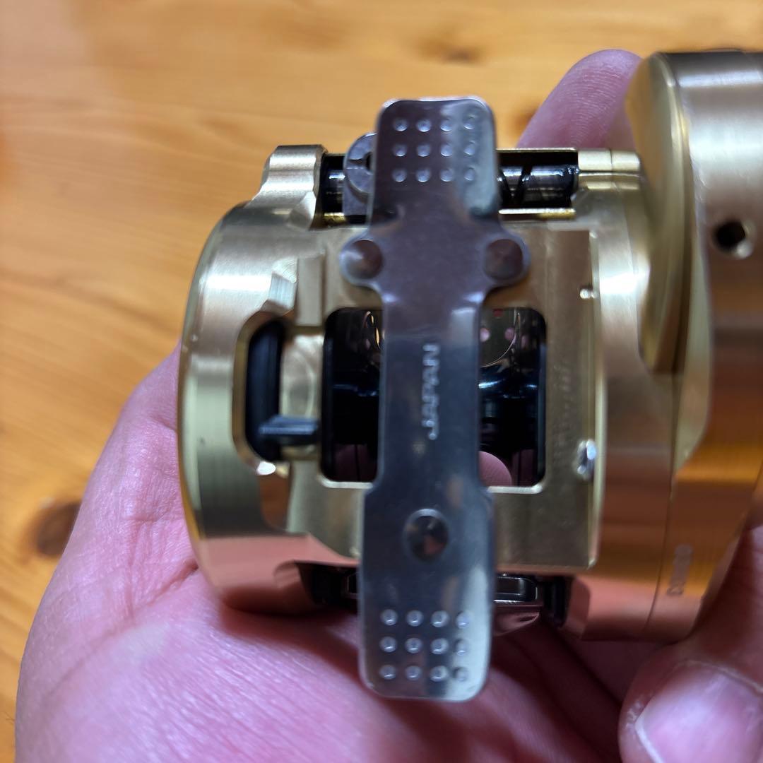 Shimano オシアコンクエスト301HG 両軸リール ゴールド