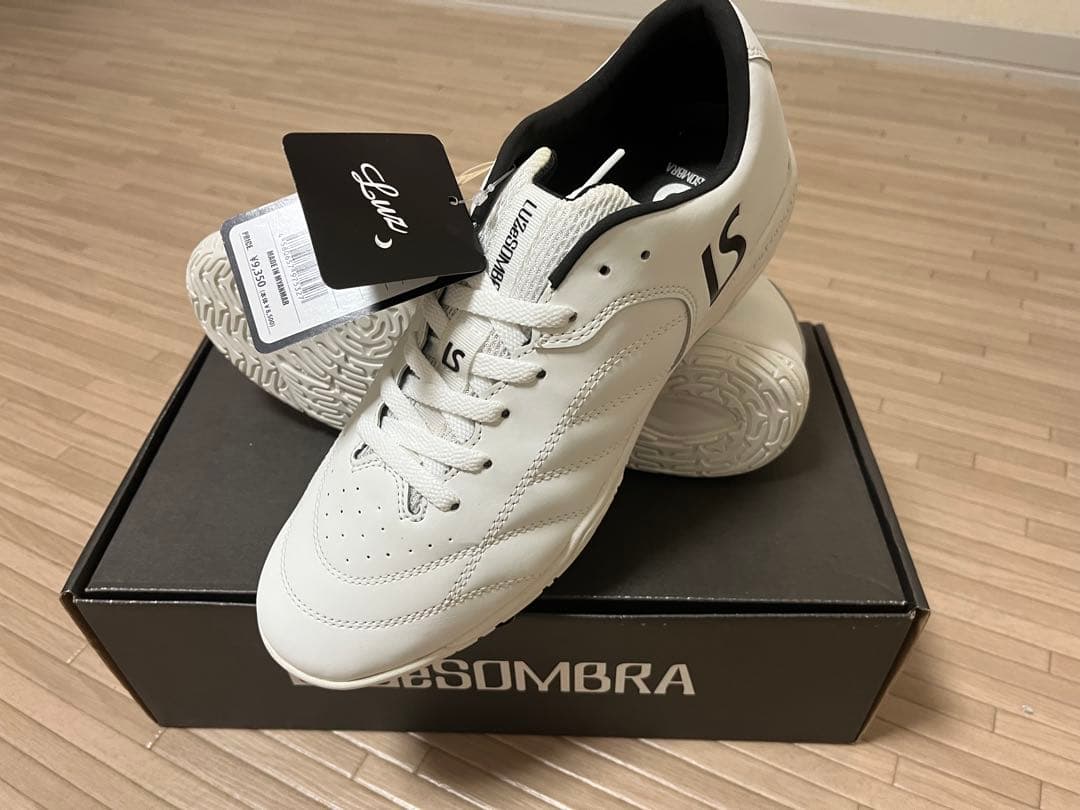 【新品未使用】LUZeSOMBRA フットサルシューズ L3241500-WH