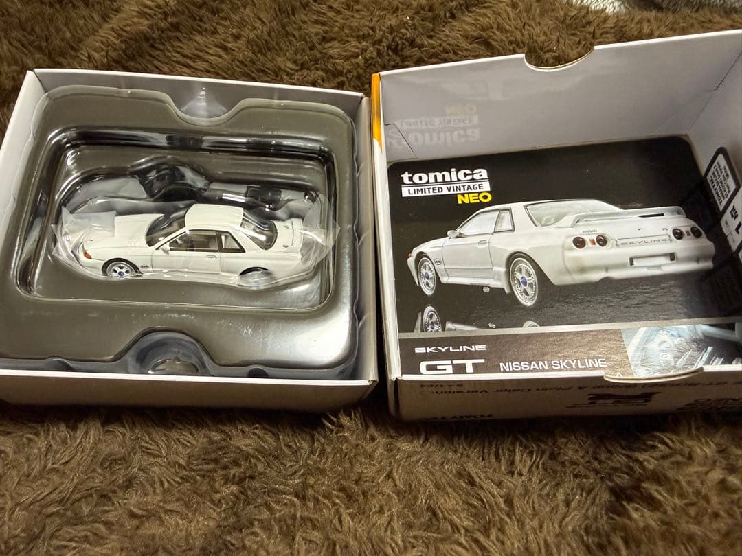 トミカリミテッドヴィンテージネオ スカイライン GT-R R32 プレーンカラー