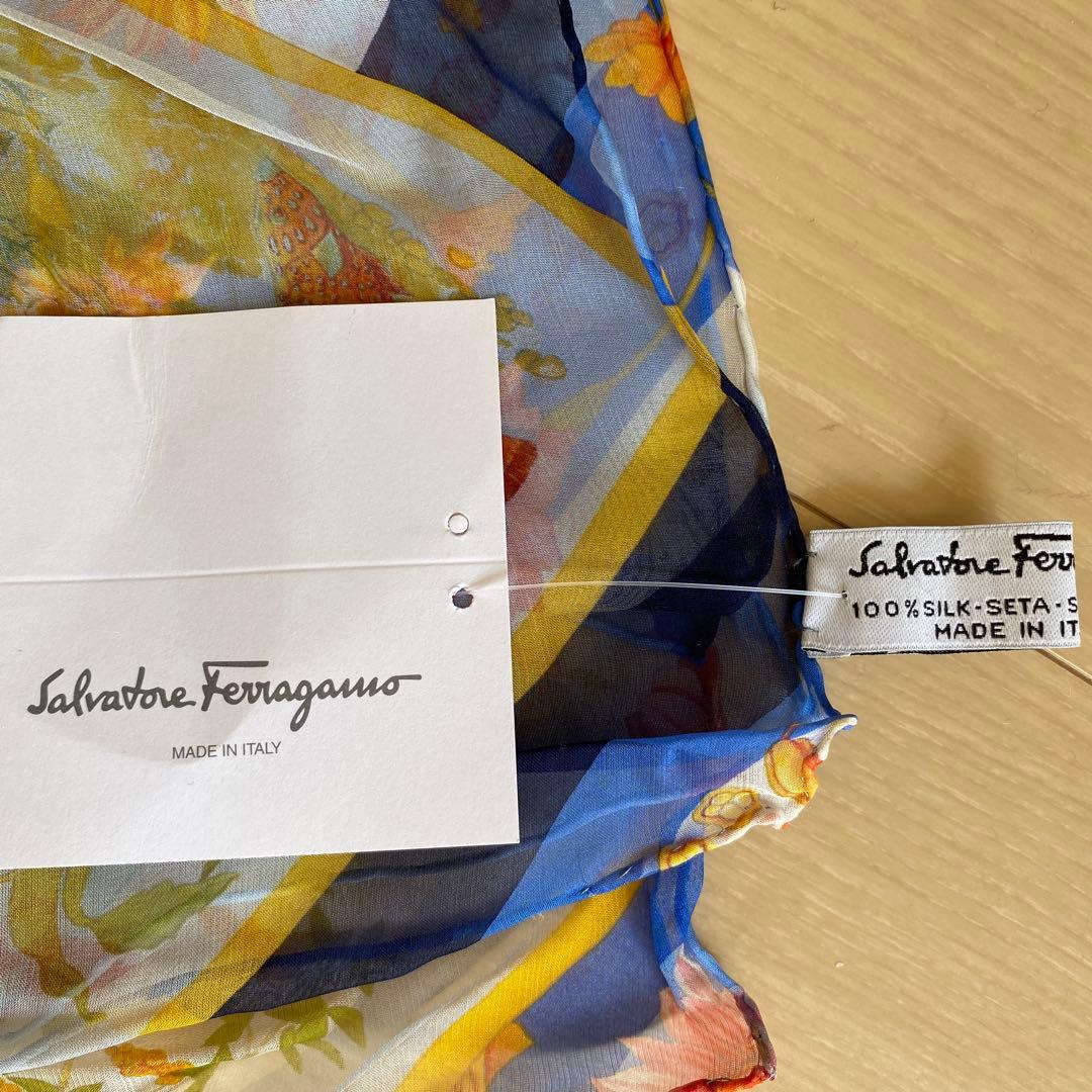 Salvatore Ferragamo シルク花柄スカーフ