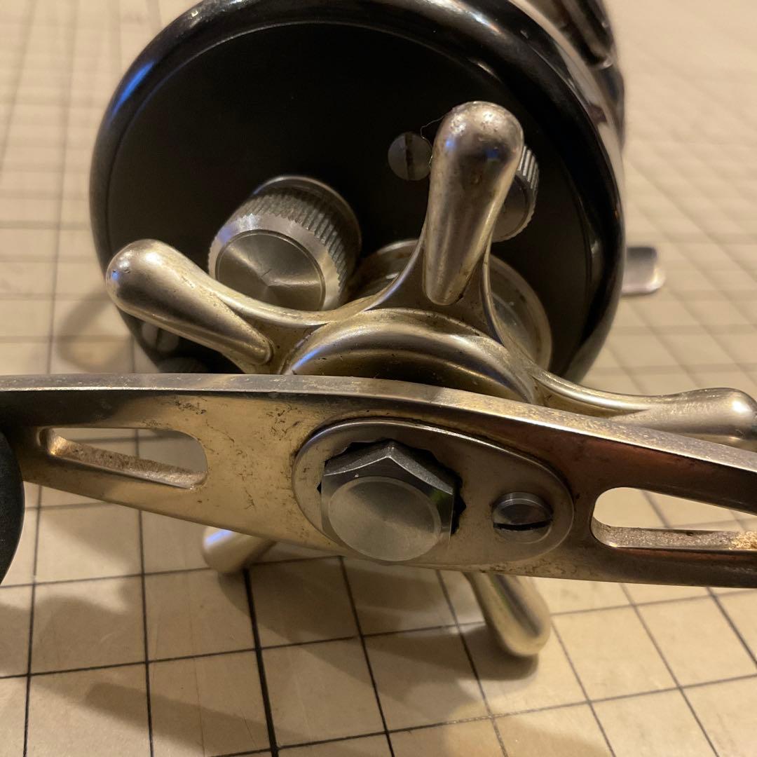 オールド RYOBI バリウス F200 ベイトリール　チタニウム　ジャンク