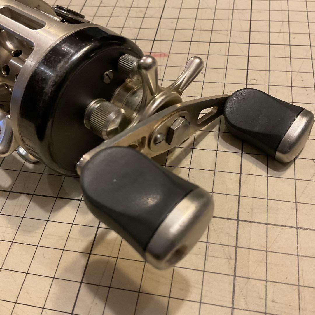 オールド RYOBI バリウス F200 ベイトリール　チタニウム　ジャンク