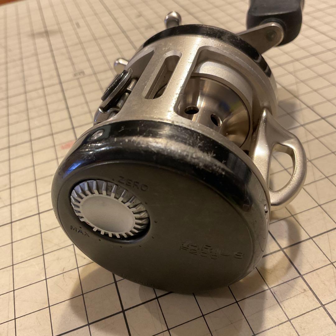 オールド RYOBI バリウス F200 ベイトリール　チタニウム　ジャンク