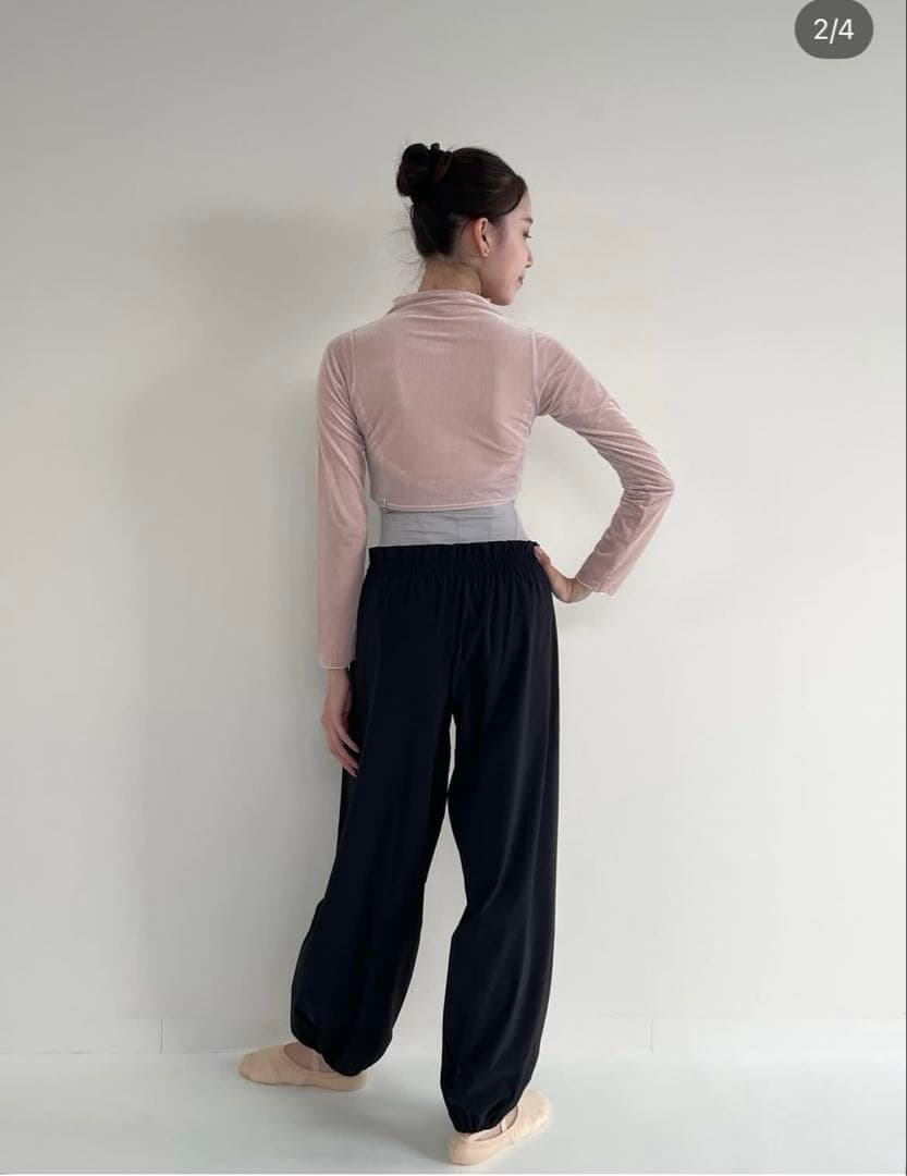 新品未使用　stina Retune. warm up pants black