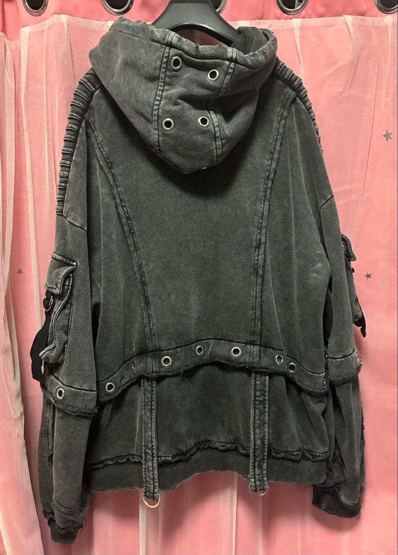 美品 ililil 黒翼の堕天使に転生した俺、この戦装束(パーカー)で復讐を誓う