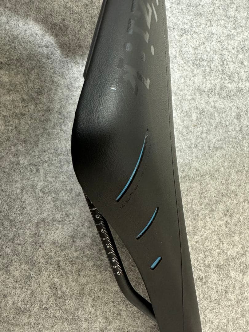 fi'zi:k フィジーク　Arione R5サドル