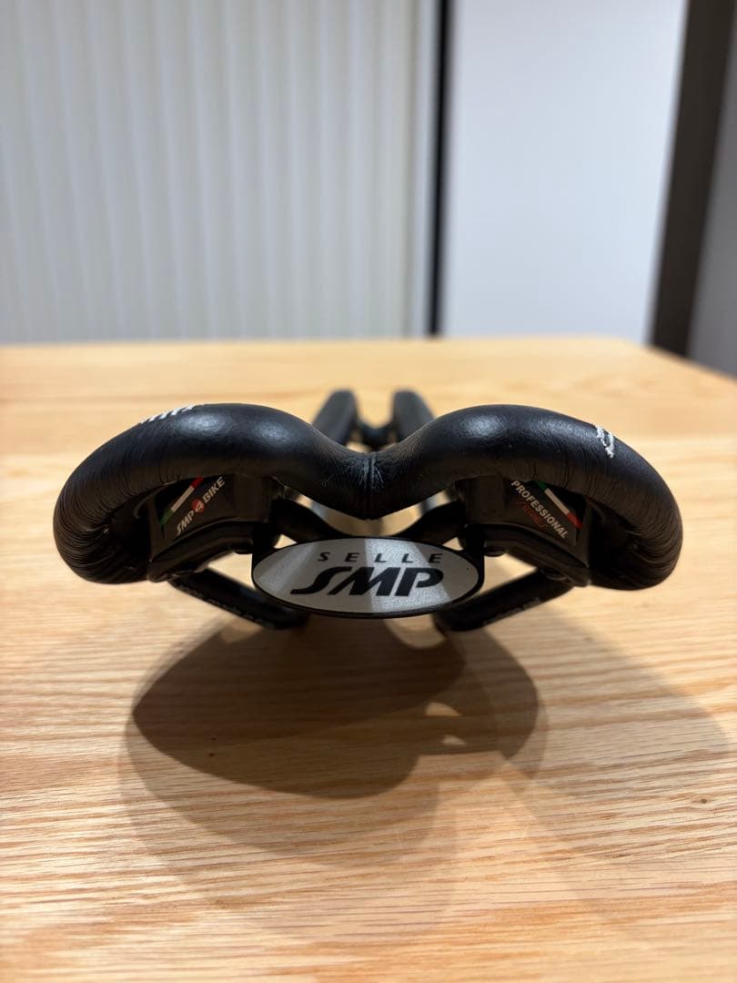 SELLE SMP dynamic 黒　カーボンレール