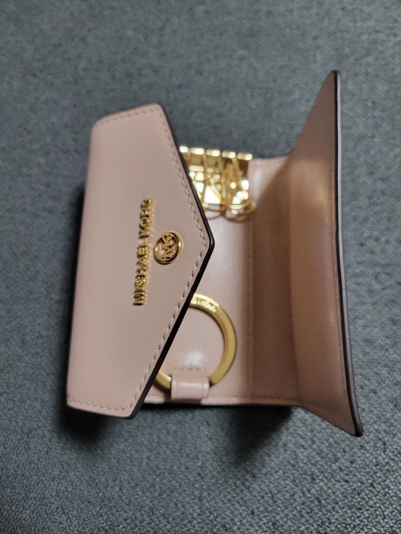 【期間限定値下げ中】MICHAEL KORS ベージュ キーケース