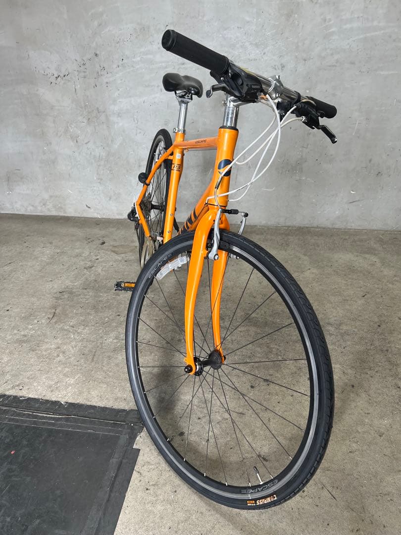 クロスバイク　GIANT ESCAPE R3 ジャイアント　前後タイヤ新品‼️