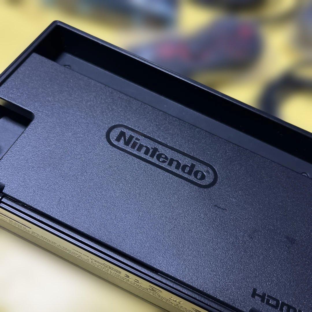 Nintendo Switch 本体 青/赤Joy-Con付き　キャリーケース