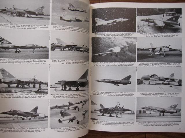 洋書 Dassault Mirage F1 Aerofax Minigraph 17