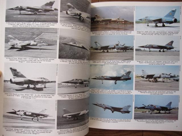 洋書 Dassault Mirage F1 Aerofax Minigraph 17