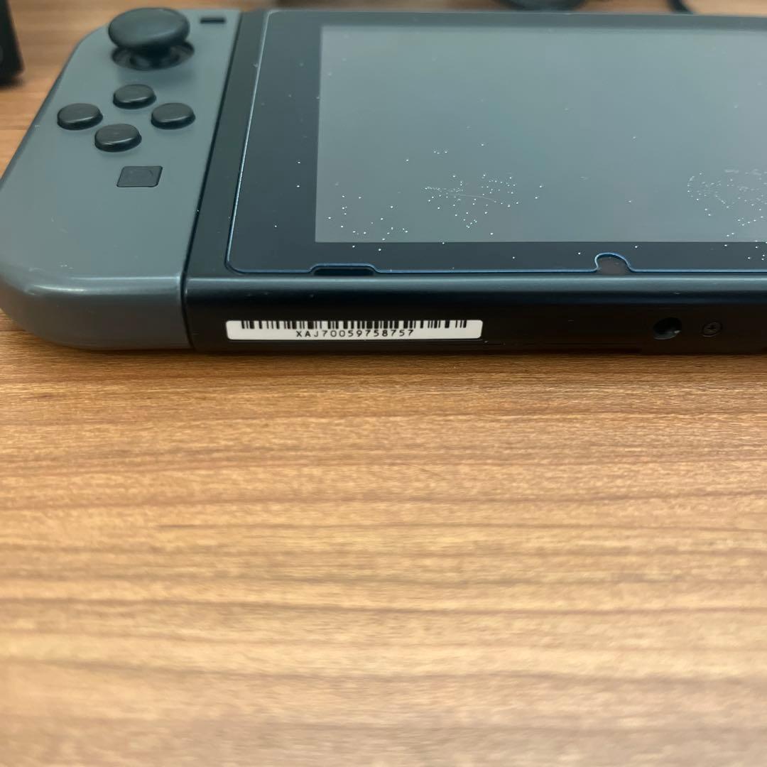 ピカチュウデザイン Nintendo Switch 一部付属品付 HDMIなし